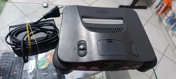Console Nintendo 64 com defeito