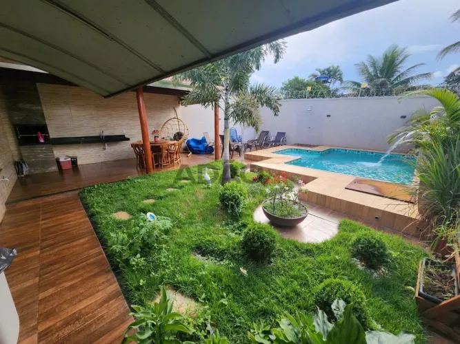 Casa à Venda na Vila Oliveira, Aparecida de Goiânia | 3 Quartos | Piscina | 204,96m² Casa