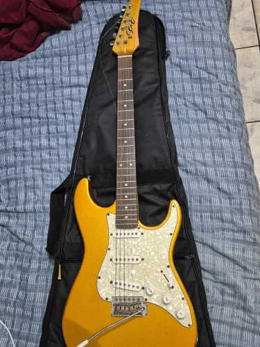 Guitarra Seizi original Dourada + Brindes