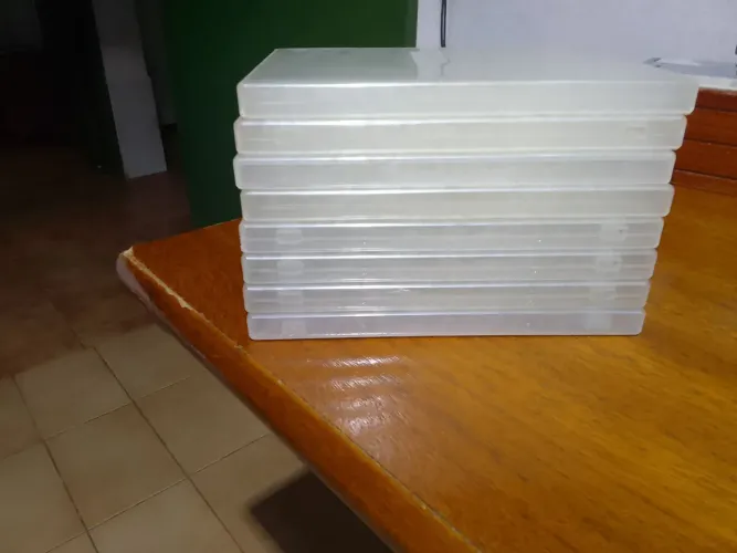75C_ Estojos para DVDs.