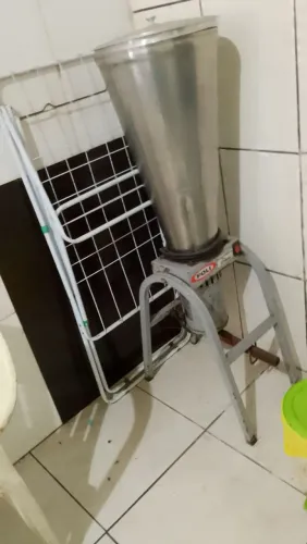 Liquidificador industrial e máquina de selar
