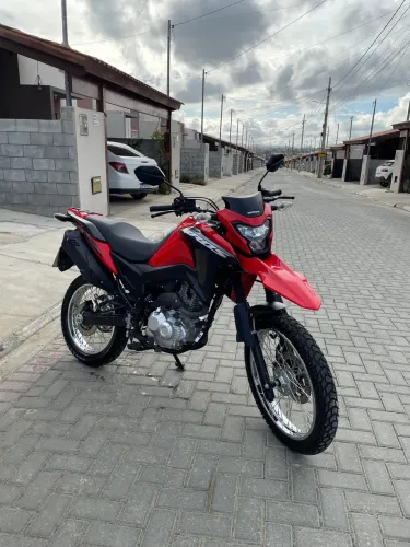 Vendo moto 2025