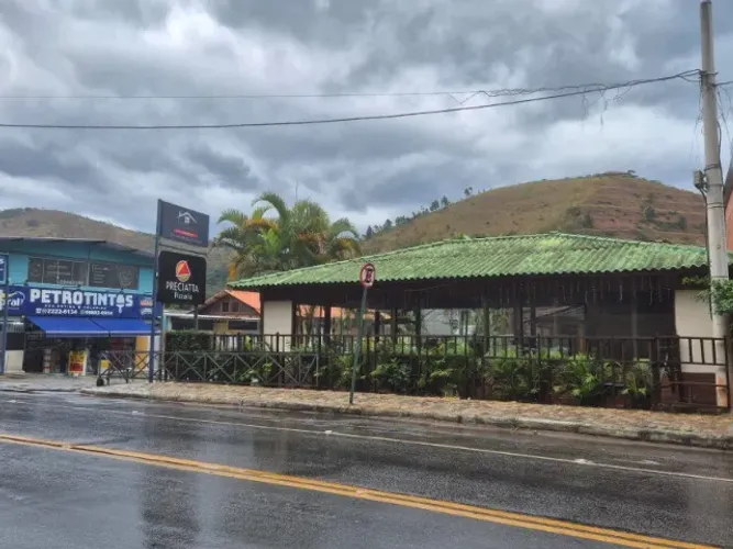 Salão/Loja para locação bem localizada em Itaipava