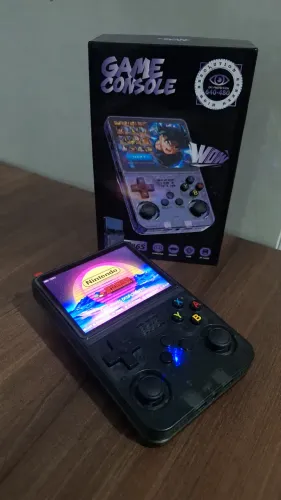[NOVO + GARANTIA] Console R36S 64GB Kodak, roda até PSP (+15.000 jogos) Até 3x
