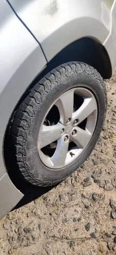 Pneus Europeus A/T 225/65 R17 do Renegade - Excelente Estado - Continental Semperit