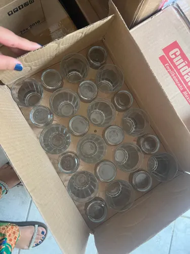 Vendo 64 copos americanos!
