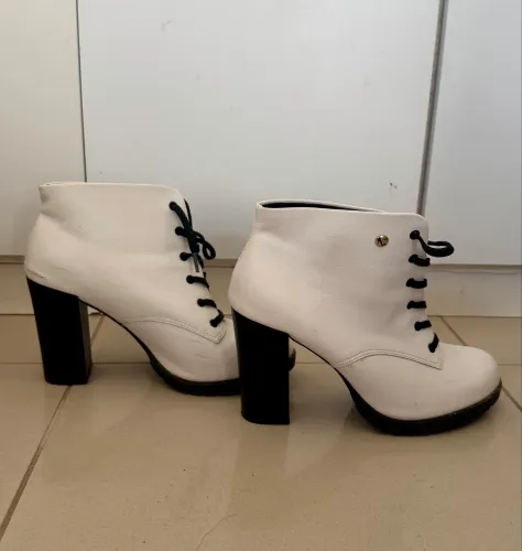 Vendo Bota Sapatinho de Luxo