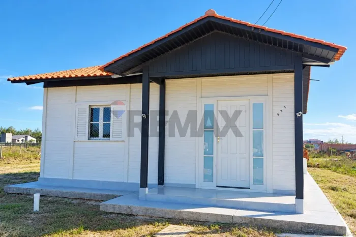 CASA DE ESQUINA A APENAS 300M DA BEIRA-MAR NA LAGOINHAS NORTE | ACEITA PERMUTA POR APARTAM