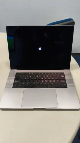 Macbook pro M2 pro 16p 