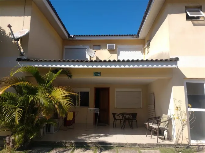 Excelente Casa Duplex em condomínio fechado com bastante lazer..