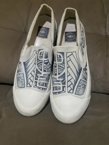Tênis O.X.S. Slip-On Branco Com Estampa Geométrica - Tam. 40