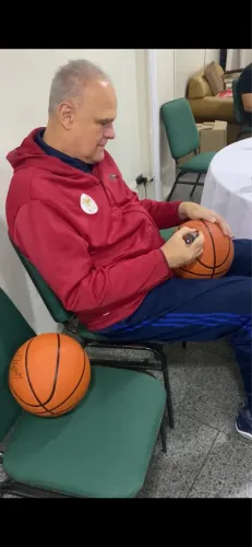 Bola autografada Oscar Schmidt 