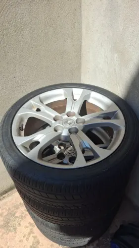 Vendo jogo de rodas 5×114 aro 18 com pneus praticamente zero. 2 pneus 15 barato também.