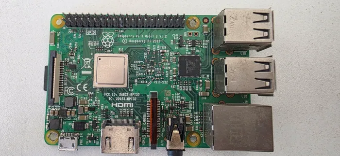 Raspberry Pi 3B com cartão de 16gb