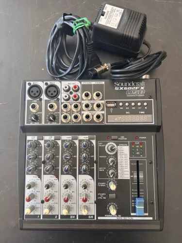 Mesa de Som Soundcraft SX602FX USB - 6 Canais + Efeit