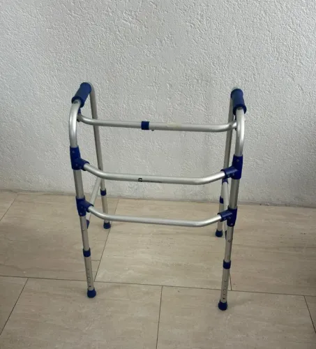 Andador dobrável