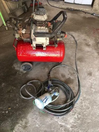 Vende-se compressor completo por 400$ reais, qualquer informação entre contato