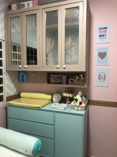 Armário infantil suspenso todo em MDF