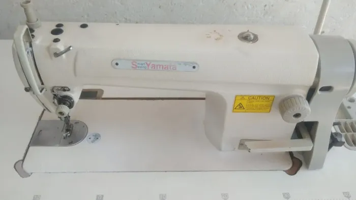 Máquina de costura industrial