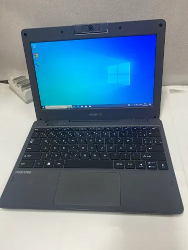 Notebook Positivo, Celeron; 4gb de memória ram, SSD de 64gb, bateria durando 10 horas
