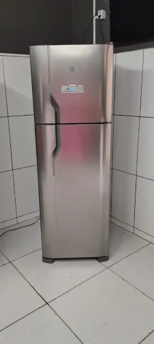 Vende uma geladeira Fros free semi nova