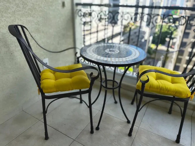 Conjunto de mesinha de apoio 55 cm com duas cadeiras em ferro