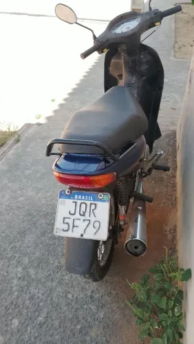 Vendo. Uma moto Honda biz