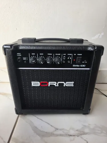 Cubo Amplificador para Guitarra Borne Strike G30 Preto 15W RMS