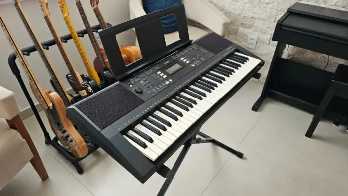 Teclado Yamaha PSR-E343 Perfeito Estado Com Base e Suporte Partitura
