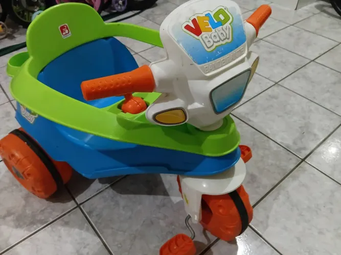 Triciclo semi novo Velo Baby