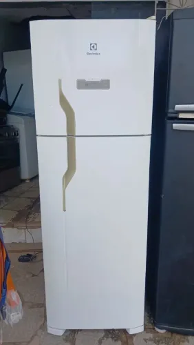 Geladeira Electrolux frost free 
