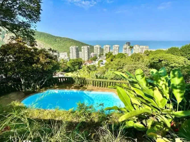 Casa em Condomínio : Duplex / Residencial / São Conrado