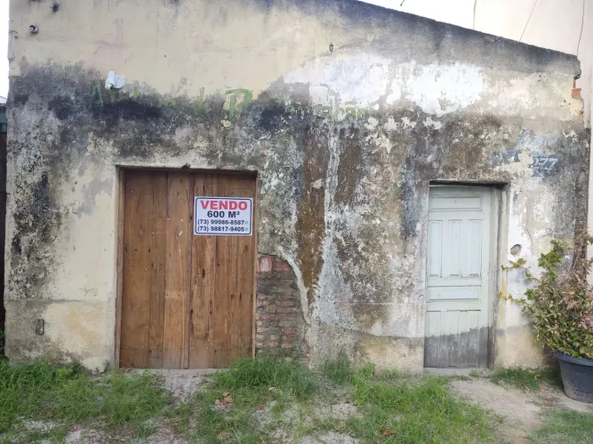 Oportunidade!!! Terreno com casa no Centro de Eunápolis