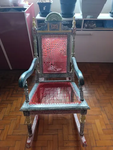 Cadeira de Balanço Antiga em Madeira Maciça (Para Reforma da Palha)