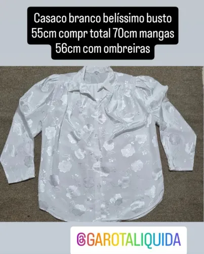 Casaco G branco com ombreiras lindíssimo