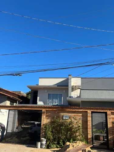 ALUGO CASA 607 SUL COM PLACA SOLAR