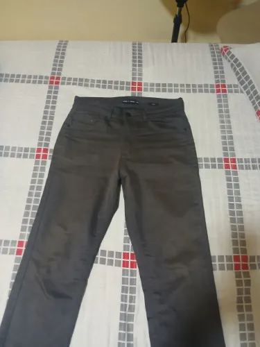 Calca modelo slim cor cinza escuro tam 40
