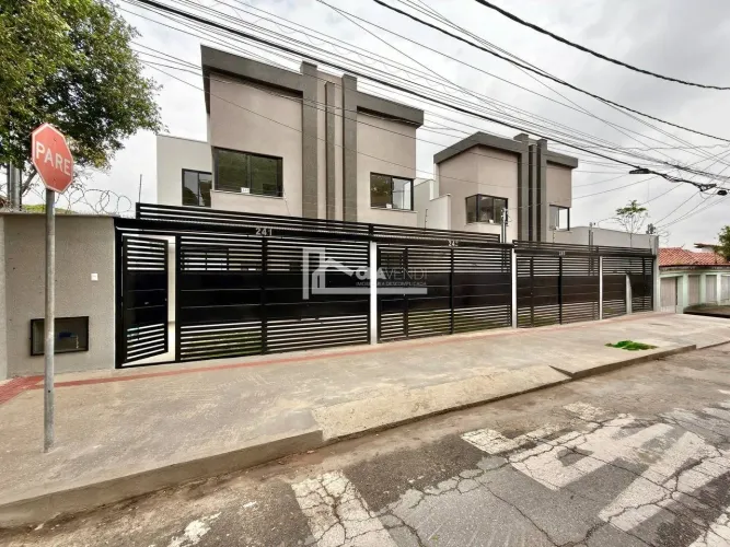 Casa de Esquina à Venda no bairro Itapoã, 3 Quartos, 1 Suíte, 2 Vagas e Quintal.