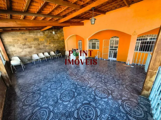 Casa de 3 quartos e 2 vagas - Bairro Alípio de Melo