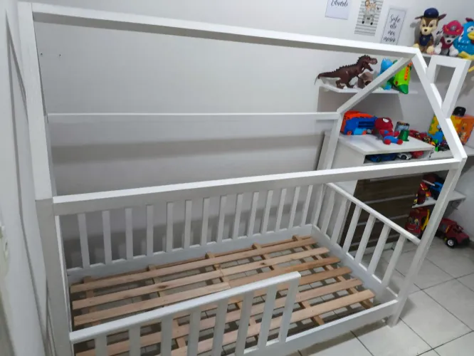 Cama infantil montessoriana