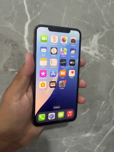 Vendo 11 pro max 64GB tudo funcionando perfeitamente só liga faço entrega *88