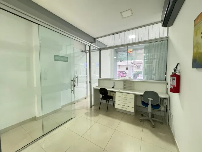SALA COMERCIAL SEMI-MOBILIADA PARA VENDA, 500 MTS DO MAR EM MEIA PRAIA - ITAPEMA -SC