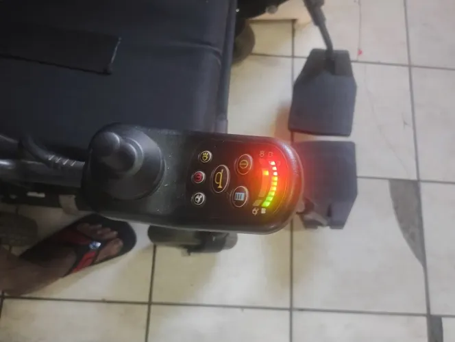 Cadeira de rodas motorizada