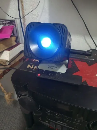 Projetor HY 320 semi-novo