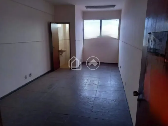 Sala para Venda Floresta com vaga de garagem e banheiro