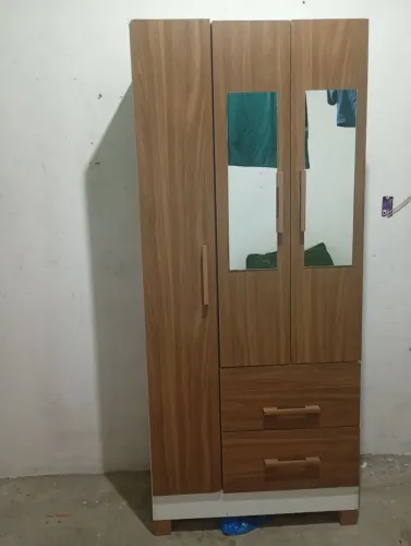 Guarda roupa pequeno