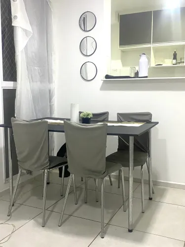 Mesa Retangular pra 4 ou 6 Cadeiras