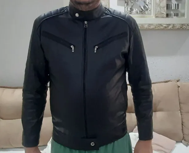 Vende se essa jaqueta super conservada