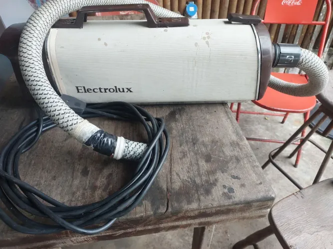 Aspirador Electrolux antigo 