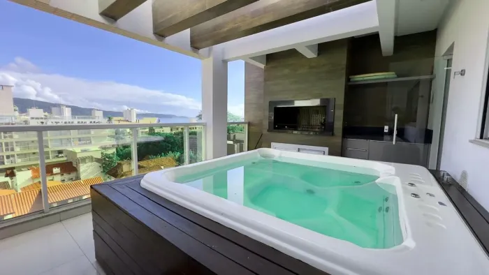 Cobertura Duplex com Vista Mar e Jacuzzi ..Centro de Bombinhas. Facilidad de Pagamento.